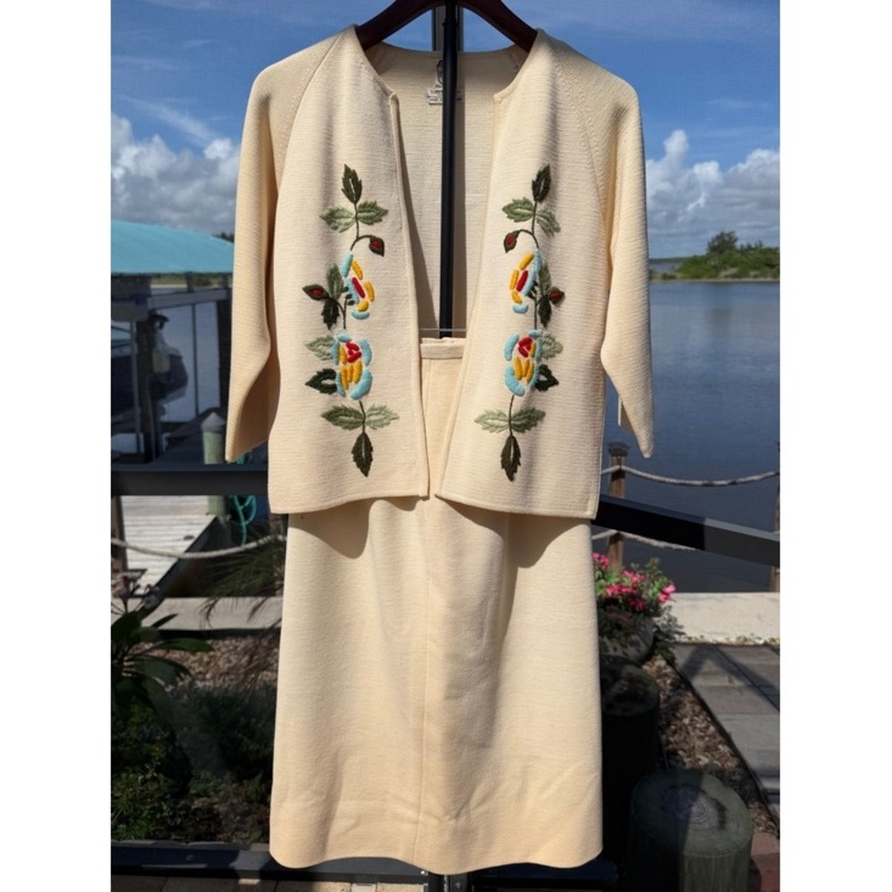 Vintage Gentucca Gia Portofino Yellow Wool Embroidered 2pc Skirt Set Suit 12